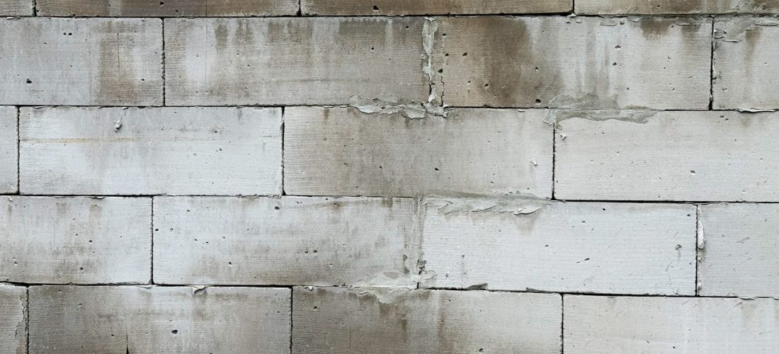 mur en parpaing la méthode complète pour un enduit qui tient dans la durée